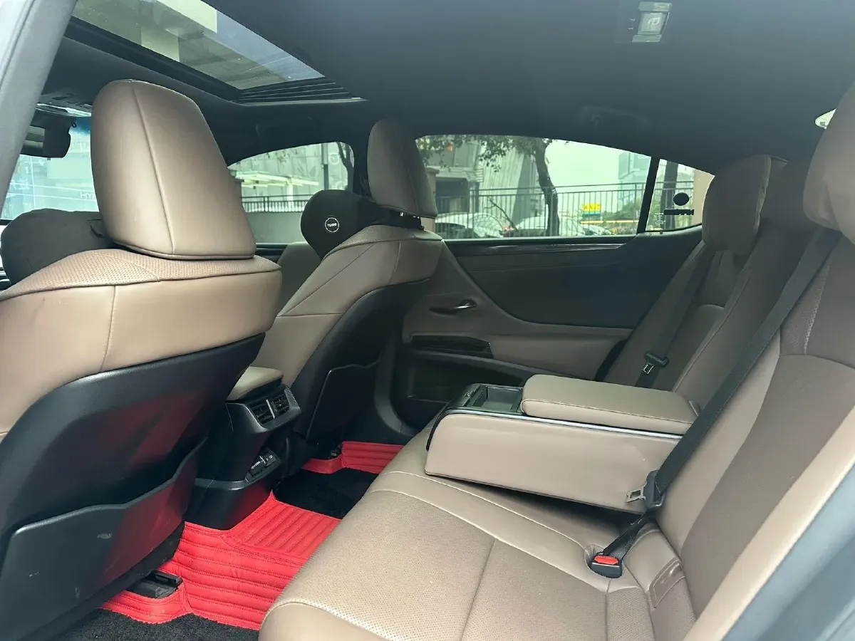 2022 Lexus ES 2.5L 178HP L4 E-CVT Hybrid,autocango,china used car exporter,china ev exporter,chinese used car exporter,chinese used ev exporter