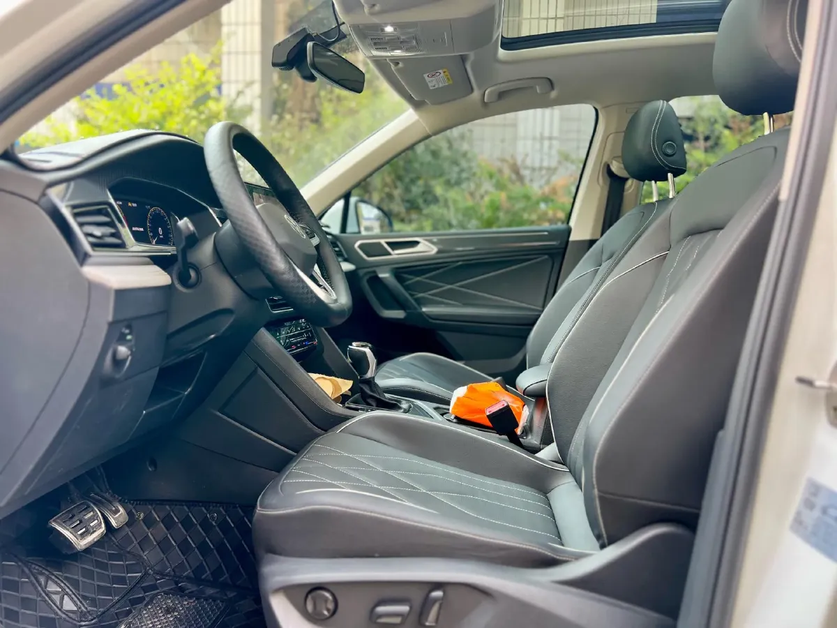 2024 Volkswagen Tiguan L 2.0T 186HP L4 7DCT,autocango,china used car exporter,china ev exporter,chinese used car exporter,chinese used ev exporter