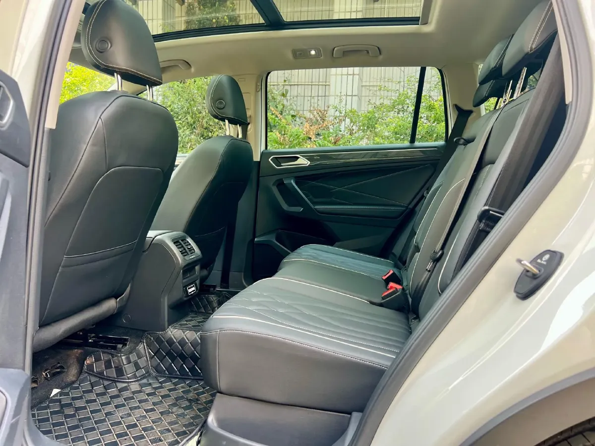 2024 Volkswagen Tiguan L 2.0T 186HP L4 7DCT,autocango,china used car exporter,china ev exporter,chinese used car exporter,chinese used ev exporter