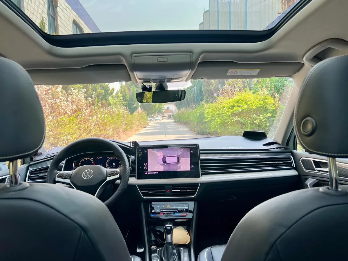 2024 Volkswagen Tiguan L 2.0T 186HP L4 7DCT,autocango,china used car exporter,china ev exporter,chinese used car exporter,chinese used ev exporter