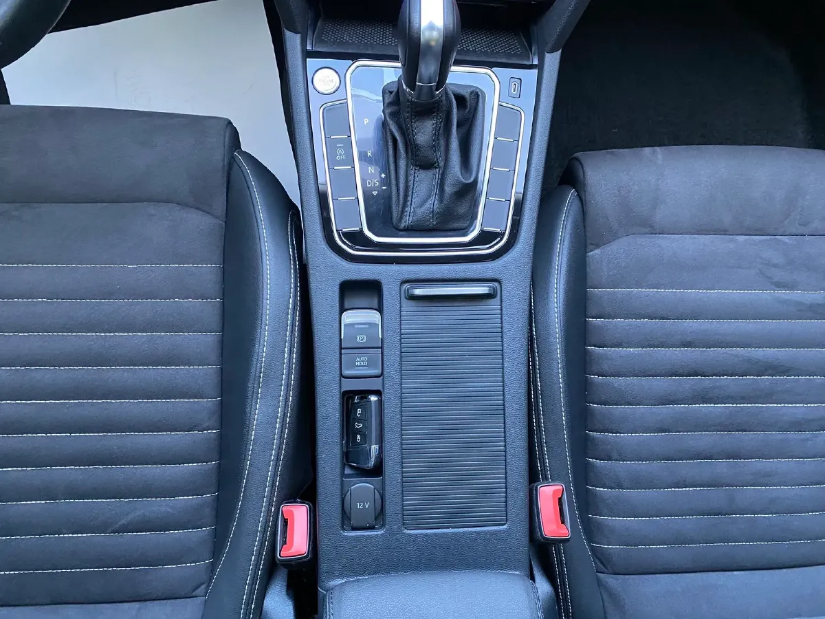 2021 Volkswagen Magotan 2.0T 186HP L4 7DCT,autocango,china used car exporter,china ev exporter,chinese used car exporter,chinese used ev exporter