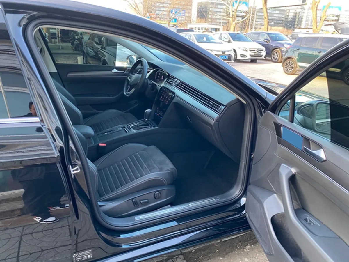 2021 Volkswagen Magotan 2.0T 186HP L4 7DCT,autocango,china used car exporter,china ev exporter,chinese used car exporter,chinese used ev exporter