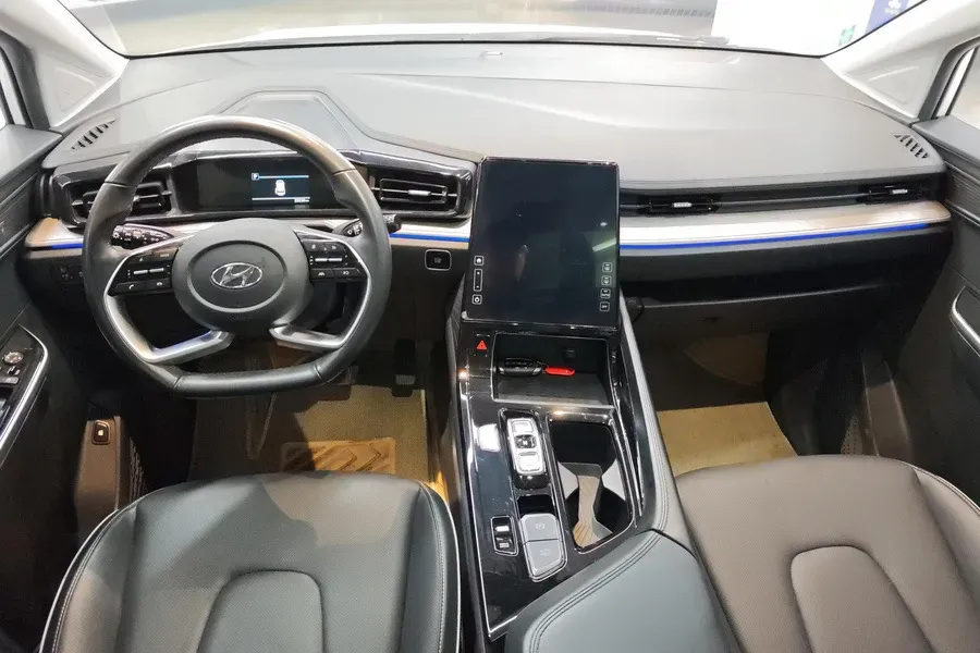 2022 Hyundai Custo 1.5T 170HP L4 8AT,autocango,china used car exporter,china ev exporter,chinese used car exporter,chinese used ev exporter