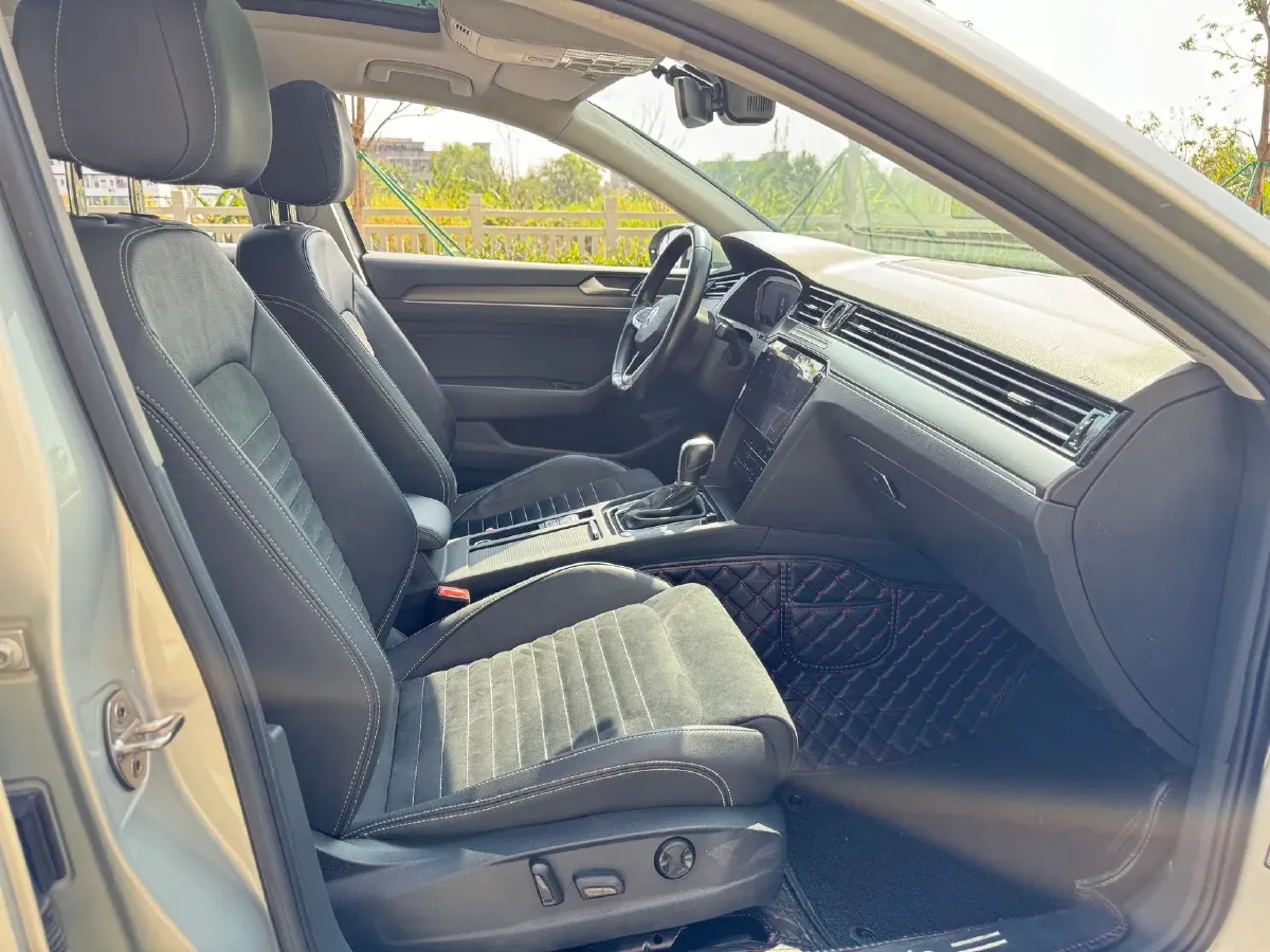 2020 Volkswagen Magotan 2.0T 186HP L4 7DCT,autocango,china used car exporter,china ev exporter,chinese used car exporter,chinese used ev exporter