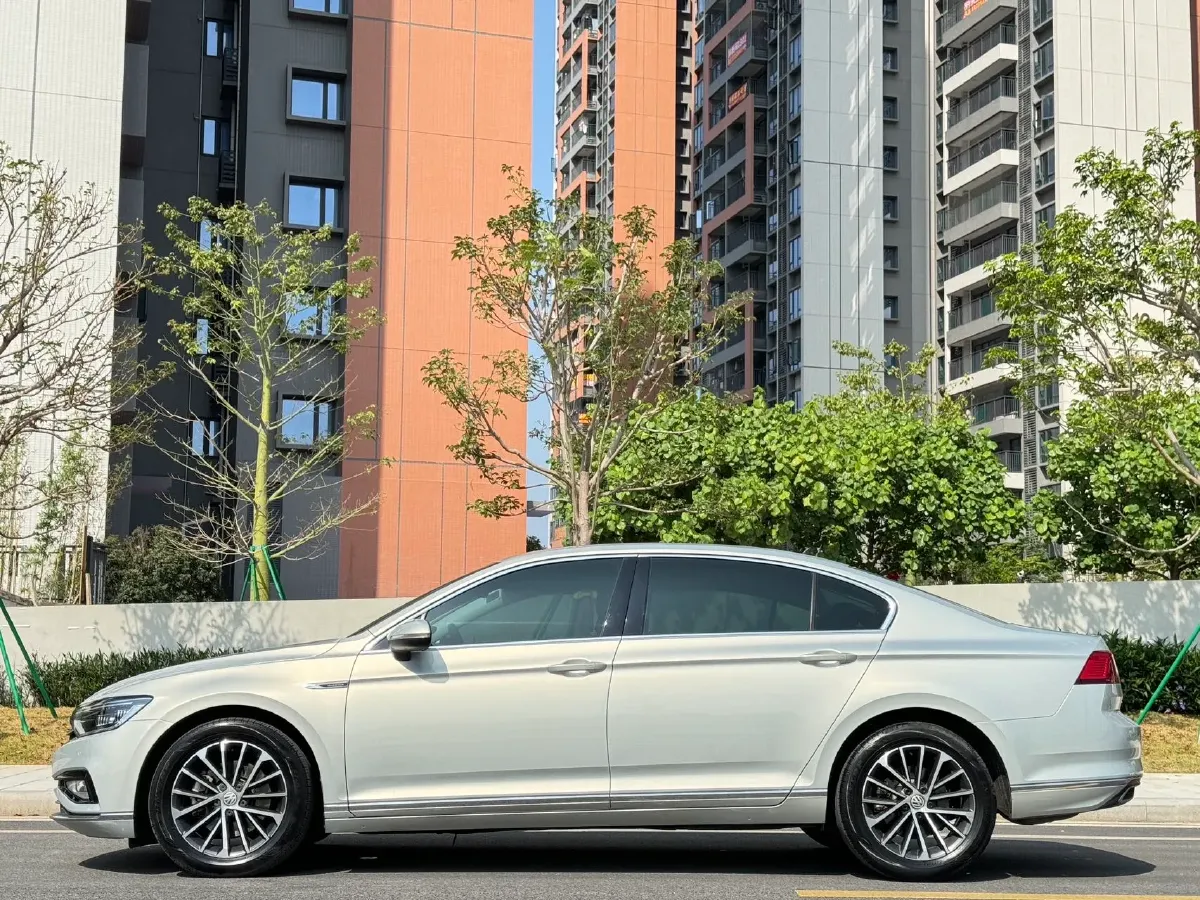 2020 Volkswagen Magotan 2.0T 186HP L4 7DCT,autocango,china used car exporter,china ev exporter,chinese used car exporter,chinese used ev exporter