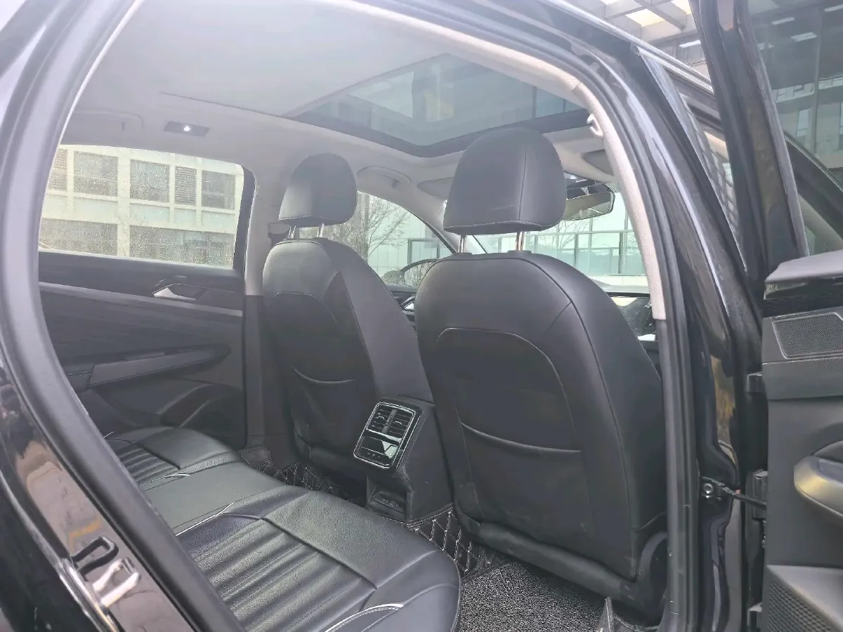 2022 Xpeng P7 BEV 60.2KWH,autocango,china used car exporter,china ev exporter,chinese used car exporter,chinese used ev exporter