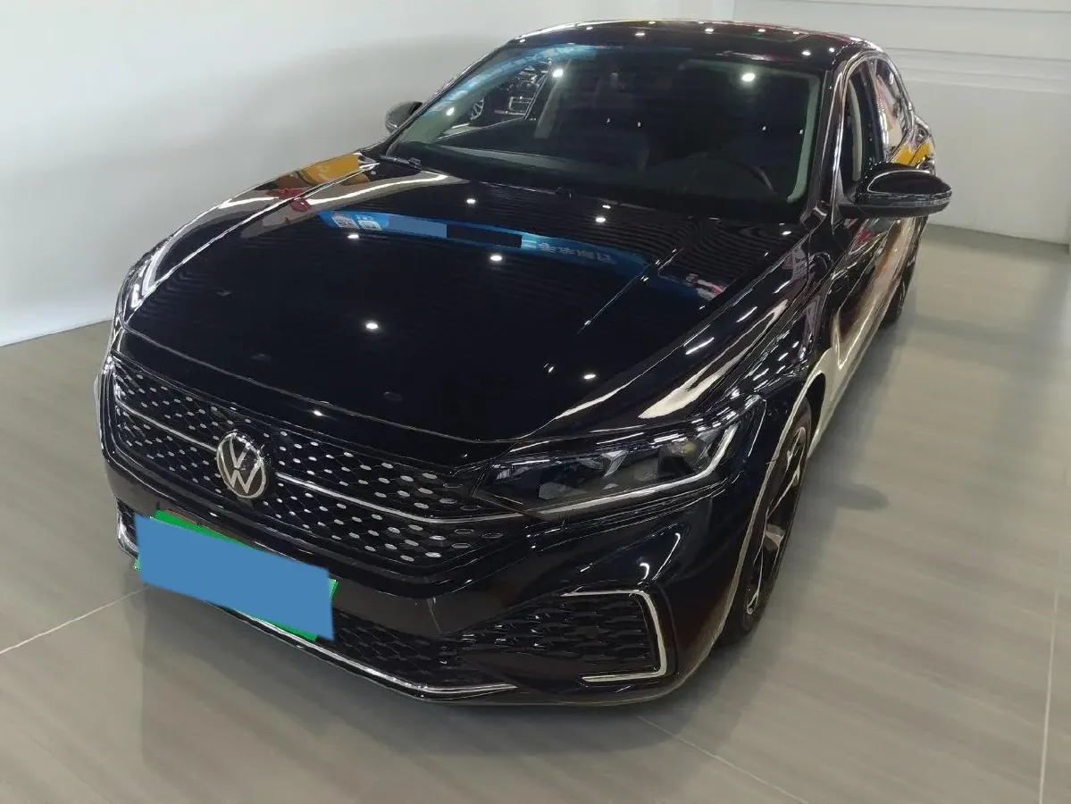 2025 Volkswagen Passat 2.0T 220HP L4 7DCT,autocango,china used car exporter,china ev exporter,chinese used car exporter,chinese used ev exporter