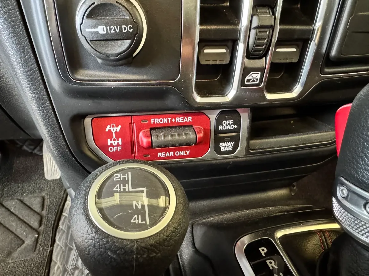 2024 Jeep Wrangler 2.0T 266HP L4 8AT,autocango,china used car exporter,china ev exporter,chinese used car exporter,chinese used ev exporter