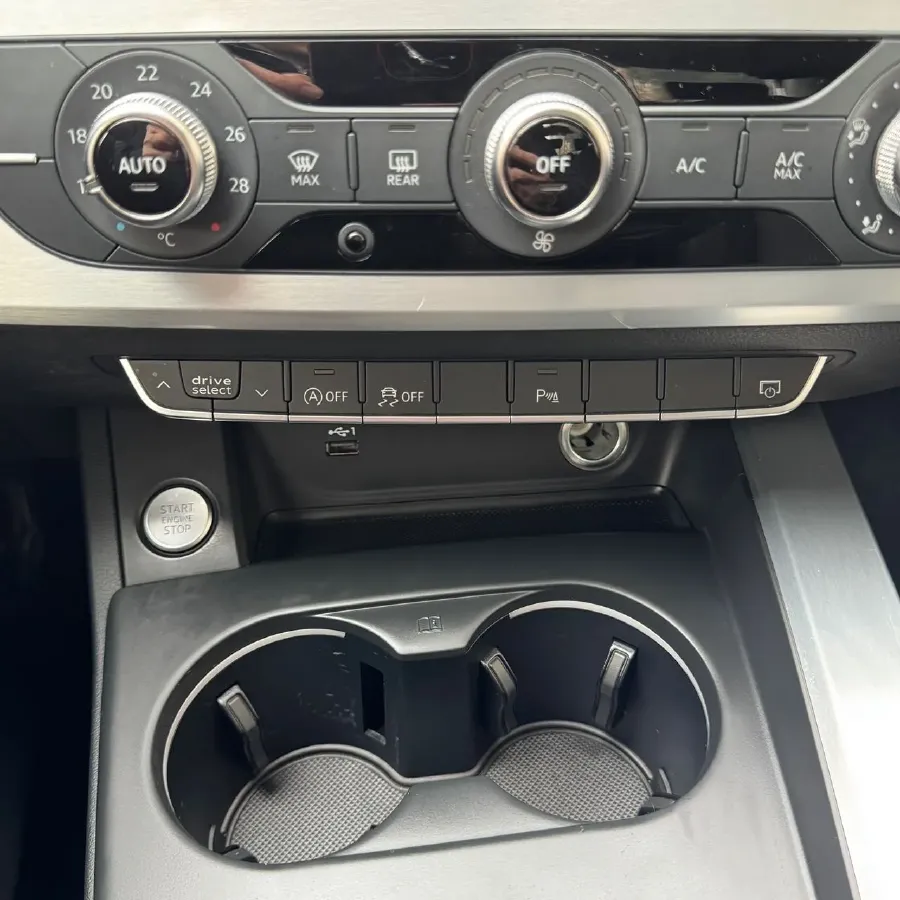 2020 Audi A4L 2.0T 190HP L4 7DCT,autocango,china used car exporter,china ev exporter,chinese used car exporter,chinese used ev exporter