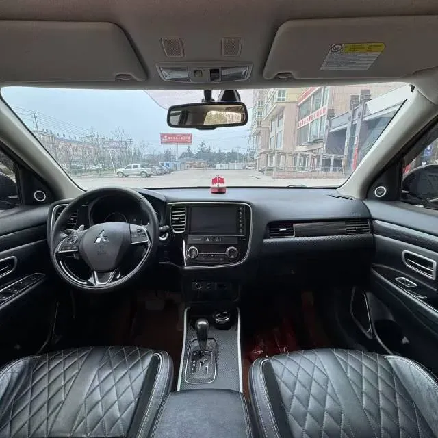 2020 Mitsubishi Outlander 2.4L 192HP L4 CVT,autocango,china used car exporter,china ev exporter,chinese used car exporter,chinese used ev exporter