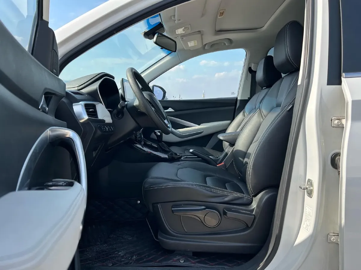 2018 BaoJun 530 1.5T 150HP L4 6DCT,autocango,china used car exporter,china ev exporter,chinese used car exporter,chinese used ev exporter