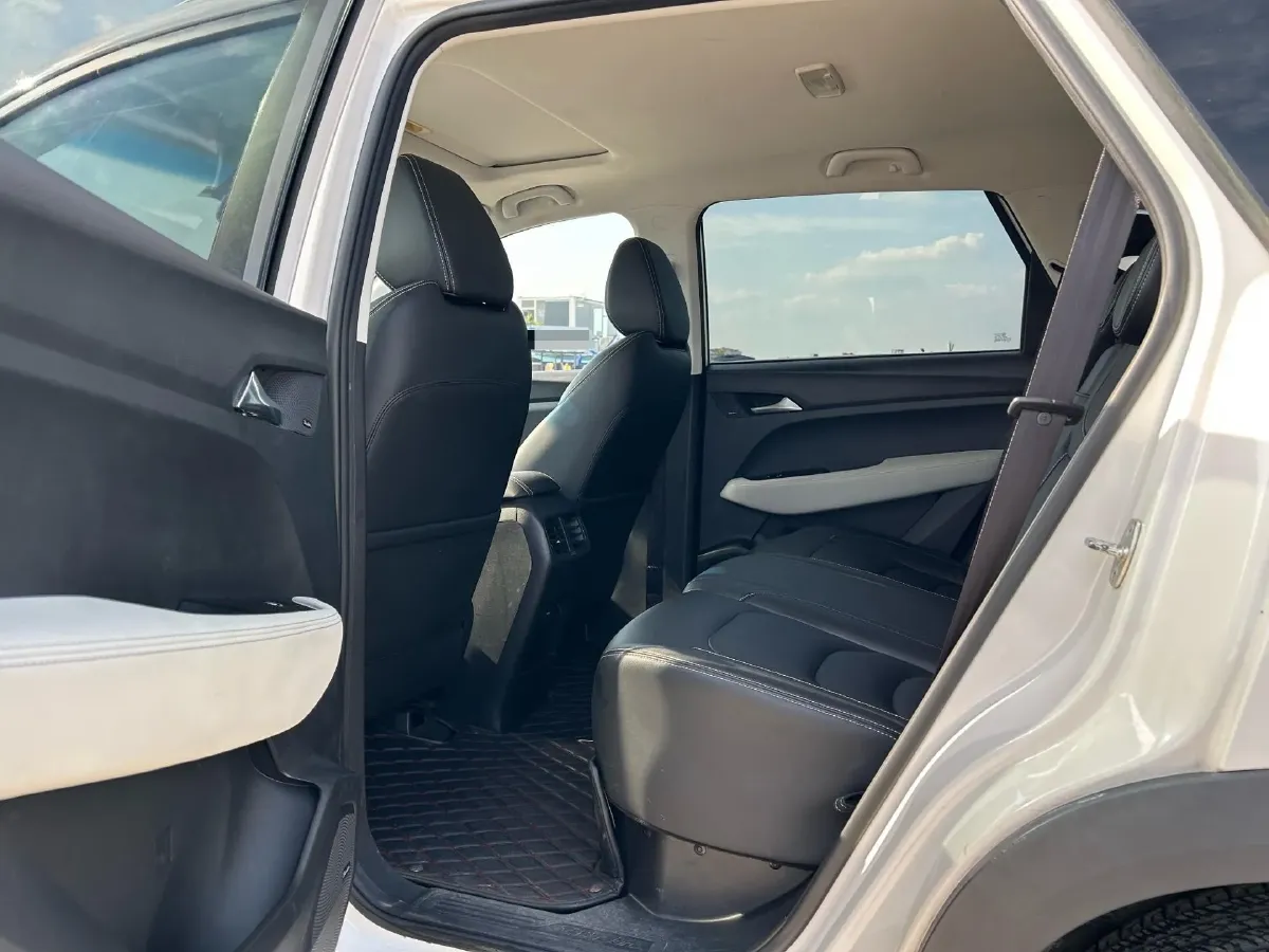 2018 BaoJun 530 1.5T 150HP L4 6DCT,autocango,china used car exporter,china ev exporter,chinese used car exporter,chinese used ev exporter