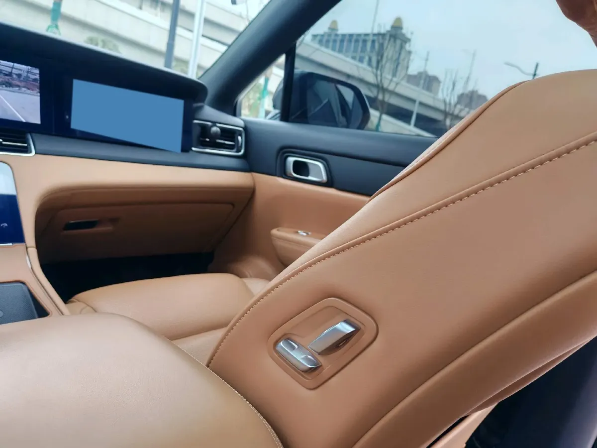 2021 Li ONE Range Extended 131HP REEV 40.5KWH,autocango,china used car exporter,china ev exporter,chinese used car exporter,chinese used ev exporter