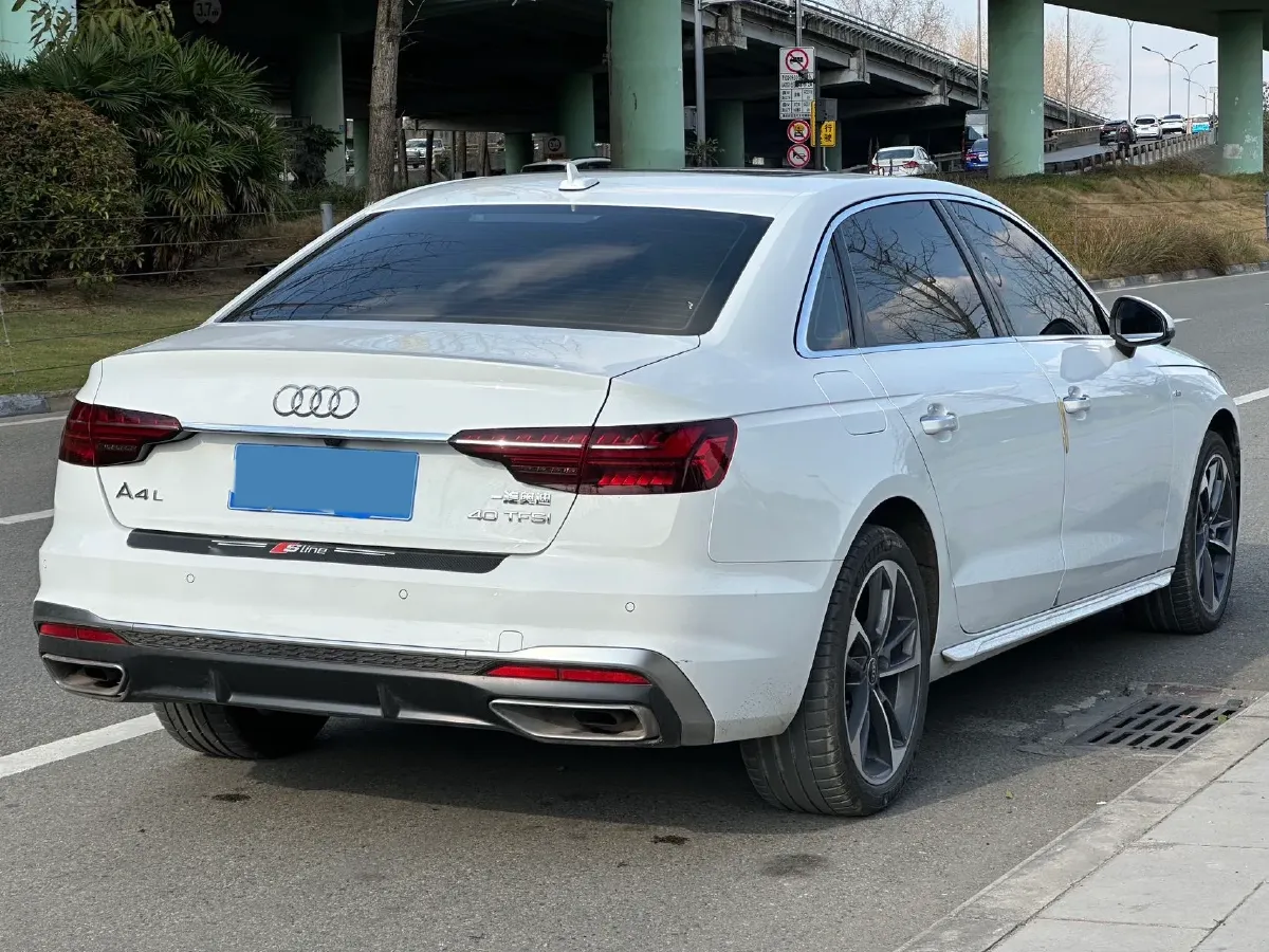 2024 Audi A4L 2.0T 190HP L4 7DCT,autocango,china used car exporter,china ev exporter,chinese used car exporter,chinese used ev exporter