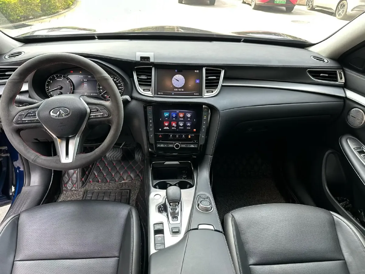 2018 Infiniti QX30 2.0T 211HP L4 7DCT,autocango,china used car exporter,china ev exporter,chinese used car exporter,chinese used ev exporter