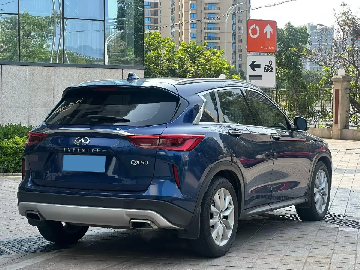 2018 Infiniti QX30 2.0T 211HP L4 7DCT,autocango,china used car exporter,china ev exporter,chinese used car exporter,chinese used ev exporter