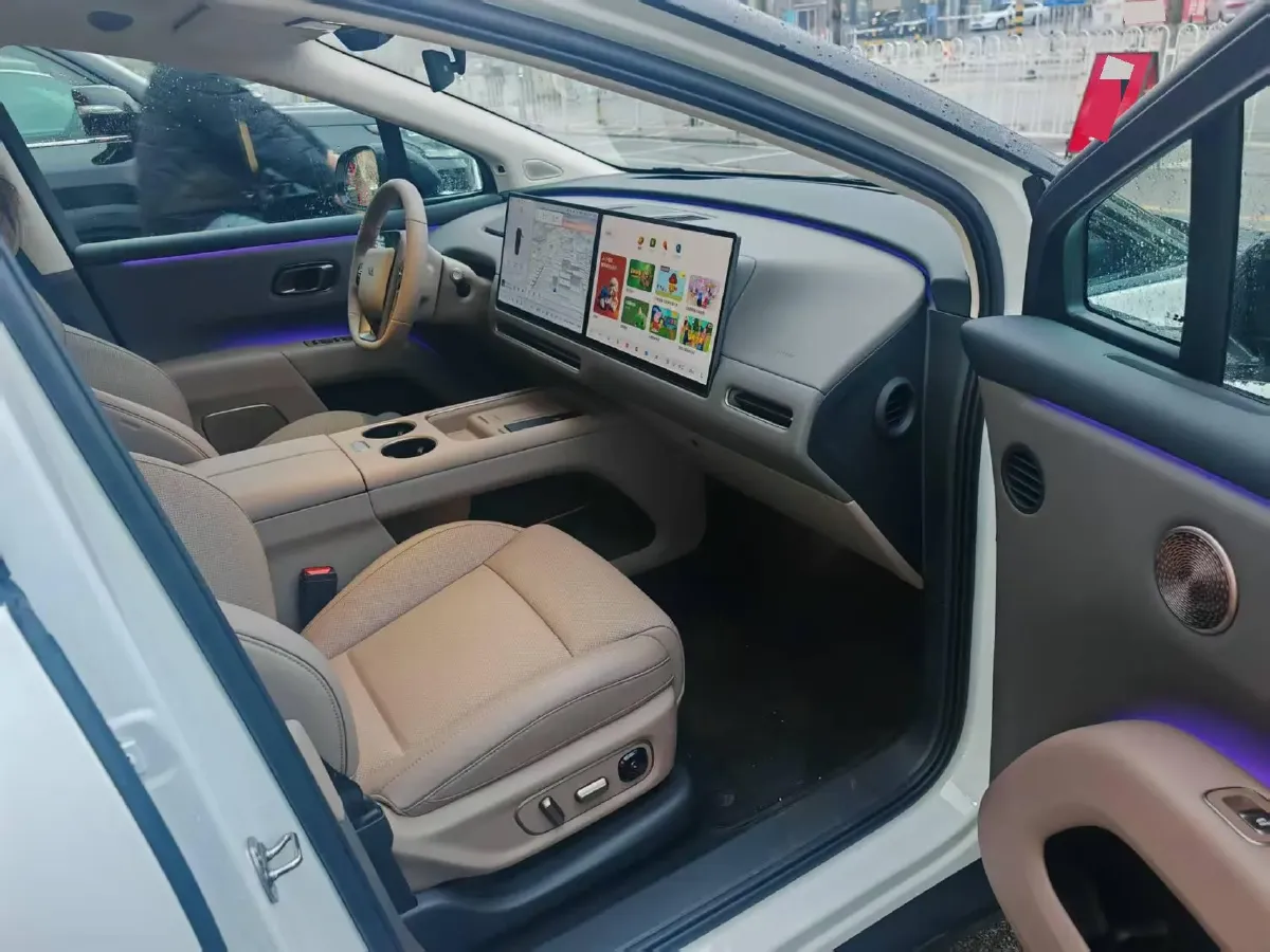 2025 Li i8 BEV,autocango,china used car exporter,china ev exporter,chinese used car exporter,chinese used ev exporter