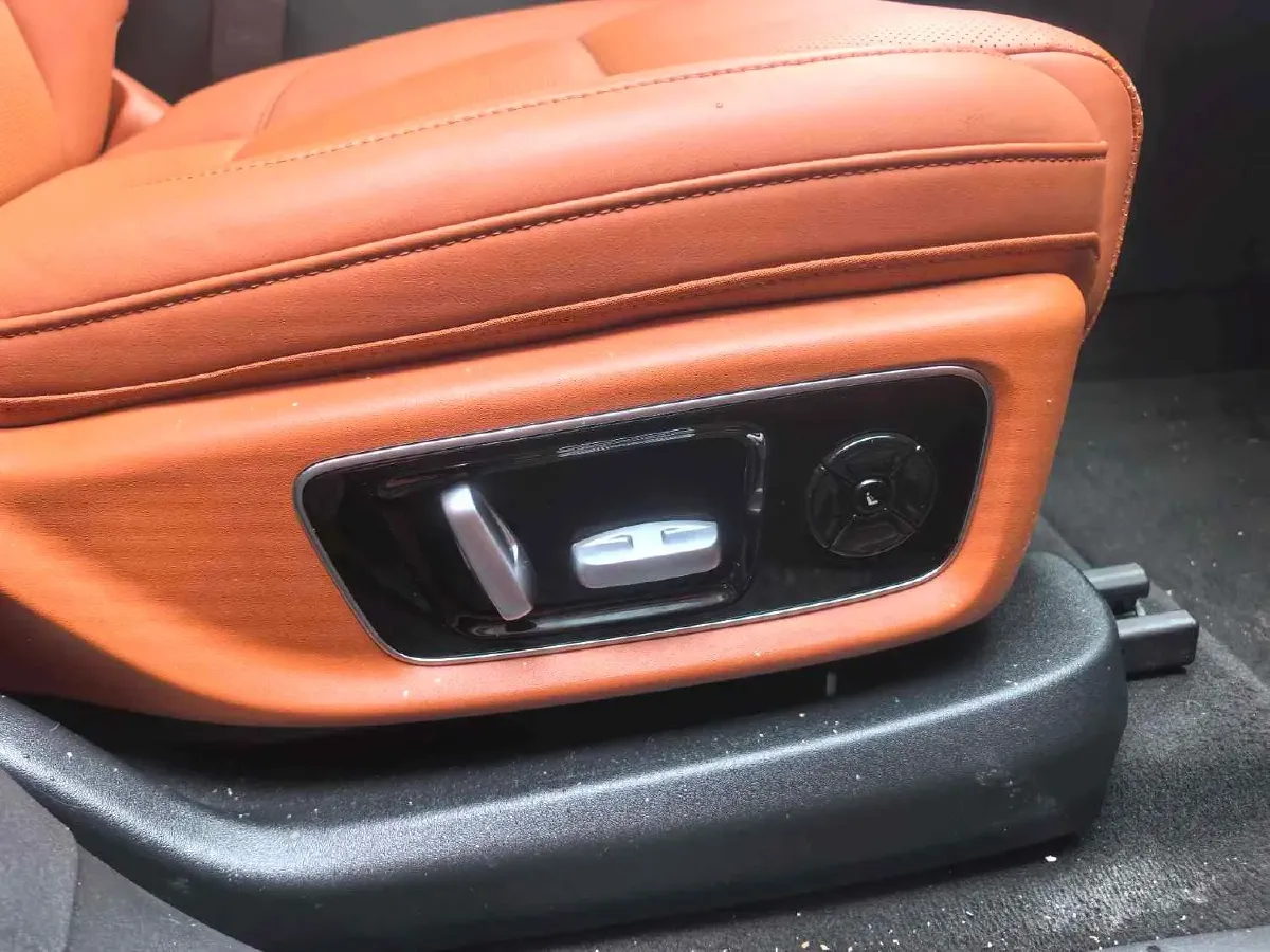 2023 Li L8 Range Extended 154HP REEV 40.9KWH,autocango,china used car exporter,china ev exporter,chinese used car exporter,chinese used ev exporter