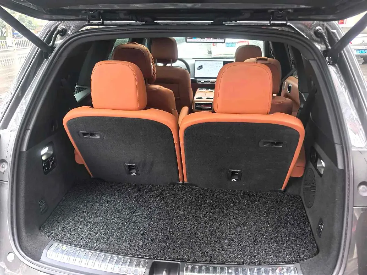 2023 Li L8 Range Extended 154HP REEV 40.9KWH,autocango,china used car exporter,china ev exporter,chinese used car exporter,chinese used ev exporter