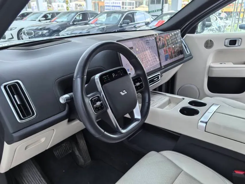 2024 Ford Bronco 2.3T 275HP L4 10AT,autocango,china used car exporter,china ev exporter,chinese used car exporter,chinese used ev exporter