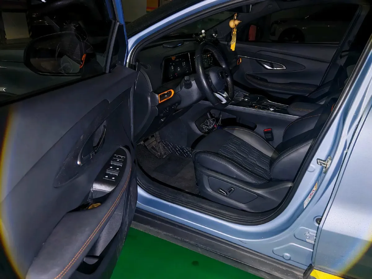 2022 ChangAn UNI-T 2.0T 233HP L4 8AT,autocango,china used car exporter,china ev exporter,chinese used car exporter,chinese used ev exporter