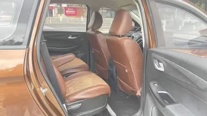 2019 BaoJun 730 1.5T 147HP L4 6MT,autocango,china used car exporter,china ev exporter,chinese used car exporter,chinese used ev exporter