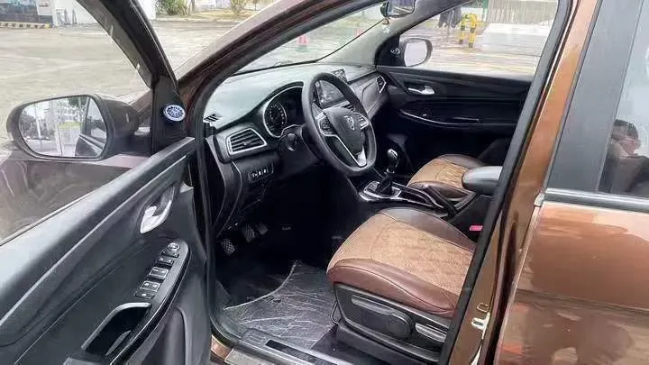 2019 BaoJun 730 1.5T 147HP L4 6MT,autocango,china used car exporter,china ev exporter,chinese used car exporter,chinese used ev exporter