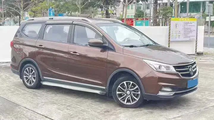 2019 BaoJun 730 1.5T 147HP L4 6MT,autocango,china used car exporter,china ev exporter,chinese used car exporter,chinese used ev exporter