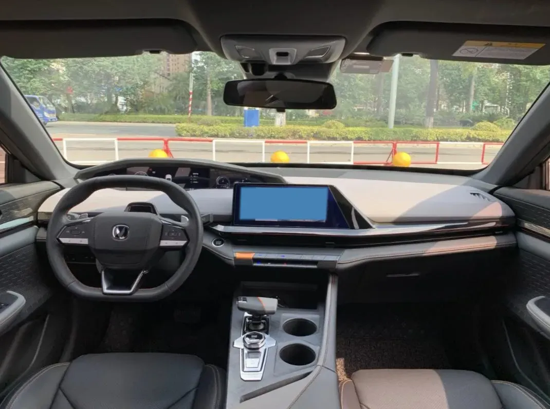 2022 ChangAn UNI-V 1.5T 188HP L4 7DCT,autocango,china used car exporter,china ev exporter,chinese used car exporter,chinese used ev exporter