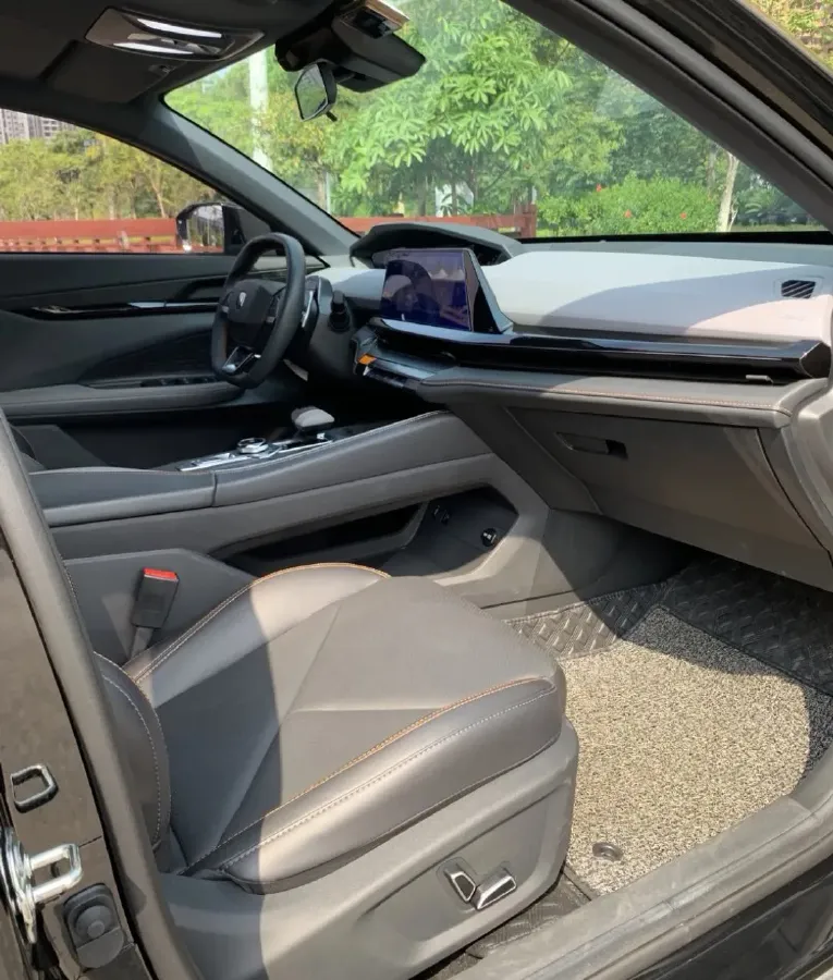 2022 ChangAn UNI-V 1.5T 188HP L4 7DCT,autocango,china used car exporter,china ev exporter,chinese used car exporter,chinese used ev exporter