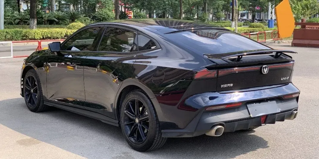 2022 ChangAn UNI-V 1.5T 188HP L4 7DCT,autocango,china used car exporter,china ev exporter,chinese used car exporter,chinese used ev exporter