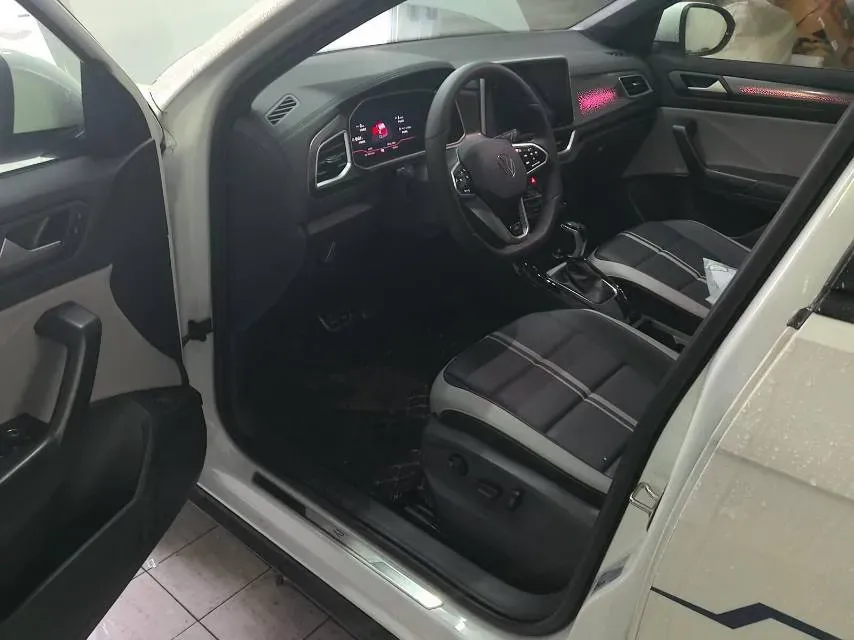 2025 Volkswagen T-Roc 1.4T 150HP L4 7DCT,autocango,china used car exporter,china ev exporter,chinese used car exporter,chinese used ev exporter