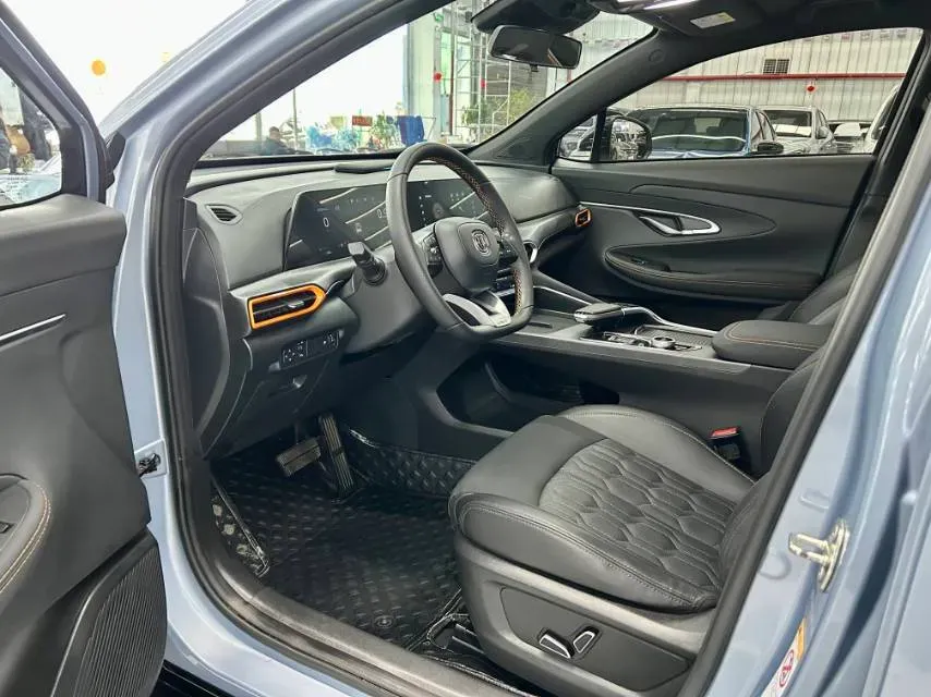 2022 ChangAn UNI-T 1.5T 188HP L4 7DCT,autocango,china used car exporter,china ev exporter,chinese used car exporter,chinese used ev exporter