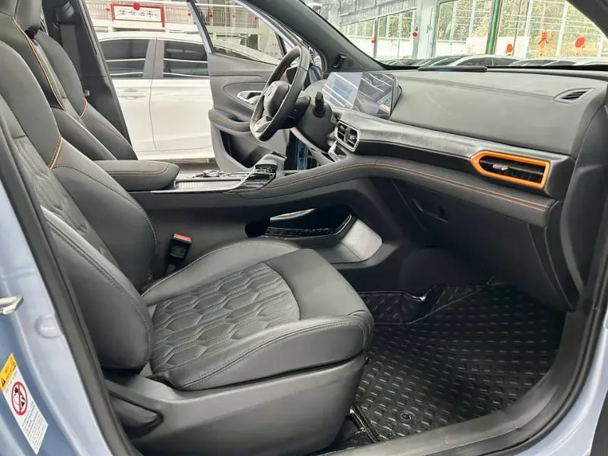 2022 ChangAn UNI-T 1.5T 188HP L4 7DCT,autocango,china used car exporter,china ev exporter,chinese used car exporter,chinese used ev exporter