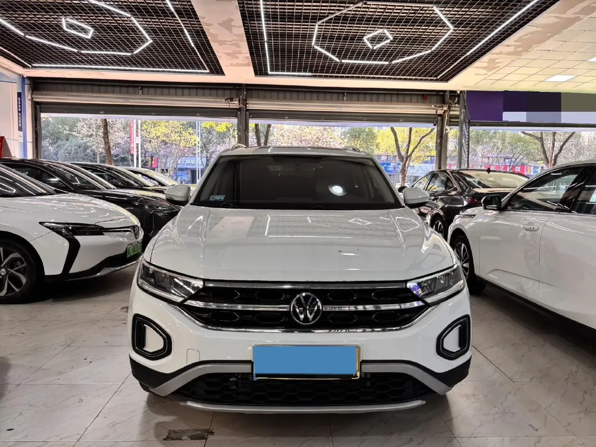 2024 Volkswagen T-Roc 1.4T 150HP L4 7DCT,autocango,china used car exporter,china ev exporter,chinese used car exporter,chinese used ev exporter