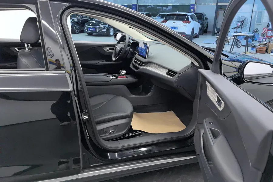 2024 HongQi E-QM5 BEV 72KWH,autocango,china used car exporter,china ev exporter,chinese used car exporter,chinese used ev exporter