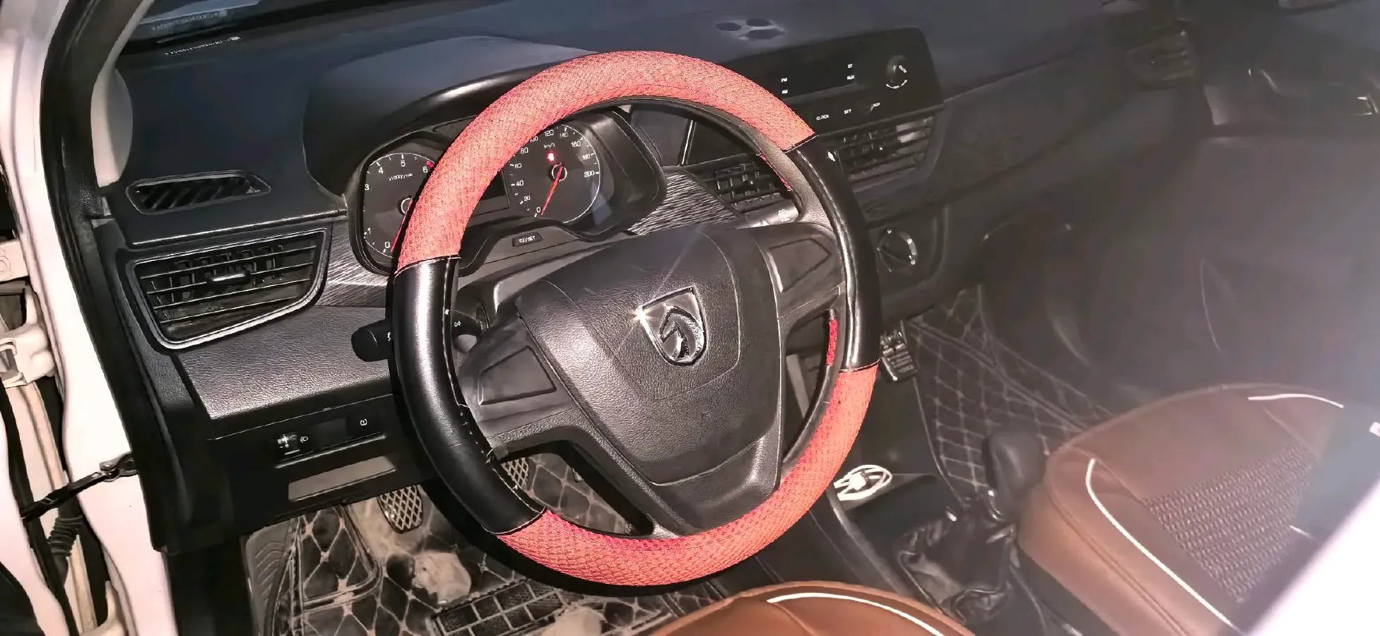 2020 BaoJun 310 1.2L 80HP L4 5MT,autocango,china used car exporter,china ev exporter,chinese used car exporter,chinese used ev exporter