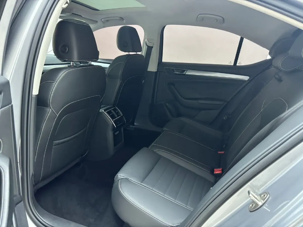 2019 Skoda Superb 1.4T 150HP L4 7DCT,autocango,china used car exporter,china ev exporter,chinese used car exporter,chinese used ev exporter