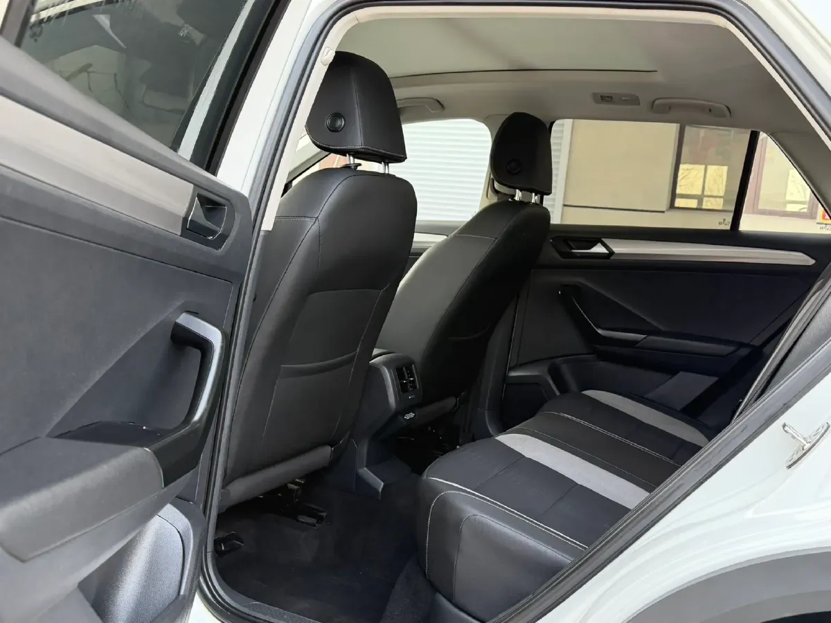 2021 Volkswagen T-Roc 1.4T 150HP L4 7DCT,autocango,china used car exporter,china ev exporter,chinese used car exporter,chinese used ev exporter