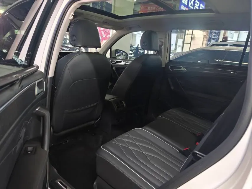 2023 Volkswagen Tiguan L 2.0T 186HP L4 7DCT,autocango,china used car exporter,china ev exporter,chinese used car exporter,chinese used ev exporter