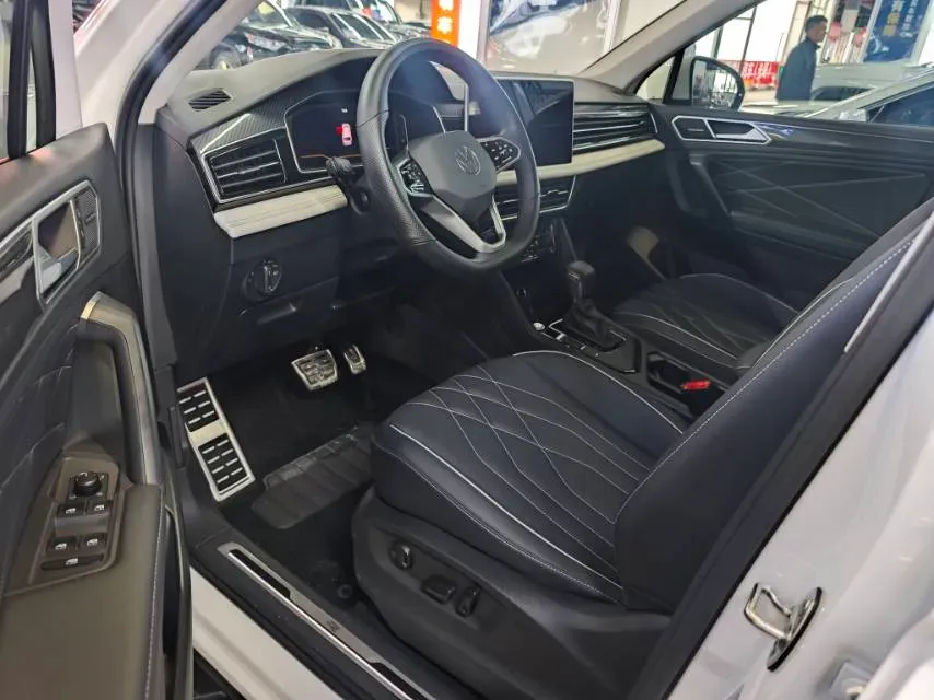 2023 Volkswagen Tiguan L 2.0T 186HP L4 7DCT,autocango,china used car exporter,china ev exporter,chinese used car exporter,chinese used ev exporter