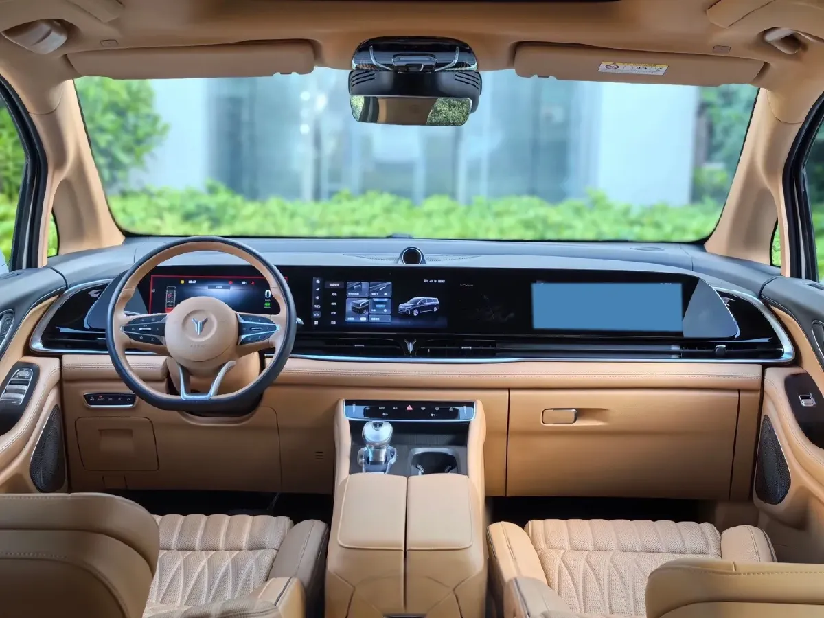 2022 Voyah Dream 1.5T 136HP L4 PHEV 25.57KWH,autocango,china used car exporter,china ev exporter,chinese used car exporter,chinese used ev exporter