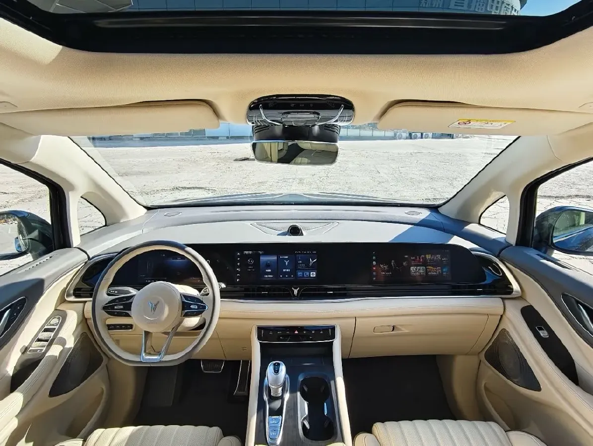 2022 Voyah Dream BEV 108.7KWH,autocango,china used car exporter,china ev exporter,chinese used car exporter,chinese used ev exporter