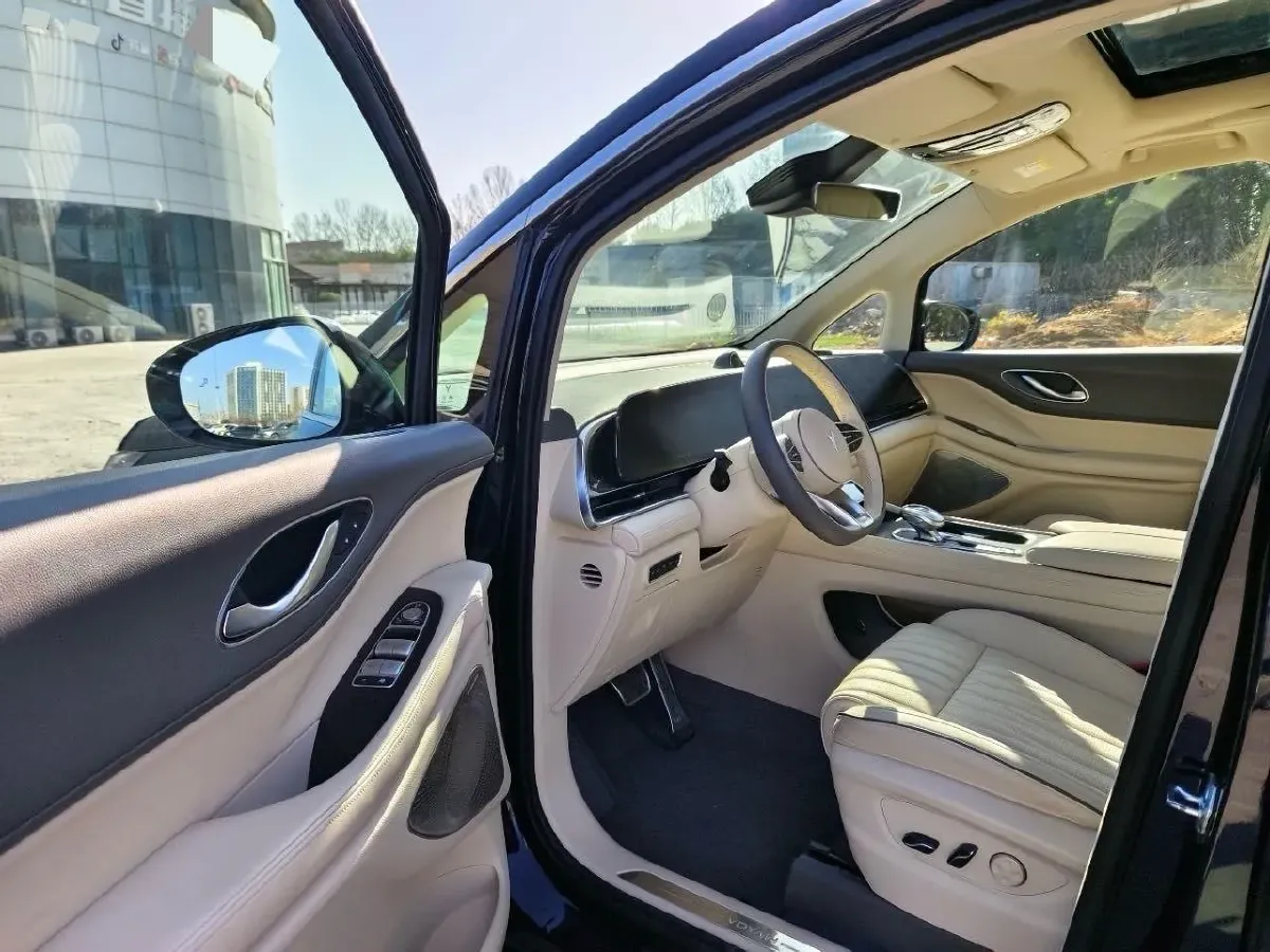 2022 Voyah Dream BEV 108.7KWH,autocango,china used car exporter,china ev exporter,chinese used car exporter,chinese used ev exporter