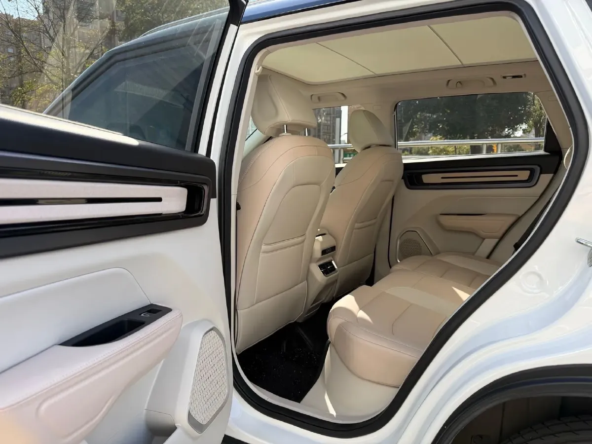 2023 Geely ICON 1.5T 181HP L4 7DCT,autocango,china used car exporter,china ev exporter,chinese used car exporter,chinese used ev exporter