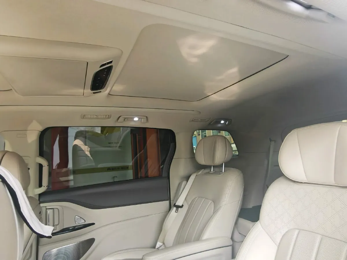 2024 Voyah Dream 1.5T 150HP L4 PHEV 43KWH,autocango,china used car exporter,china ev exporter,chinese used car exporter,chinese used ev exporter