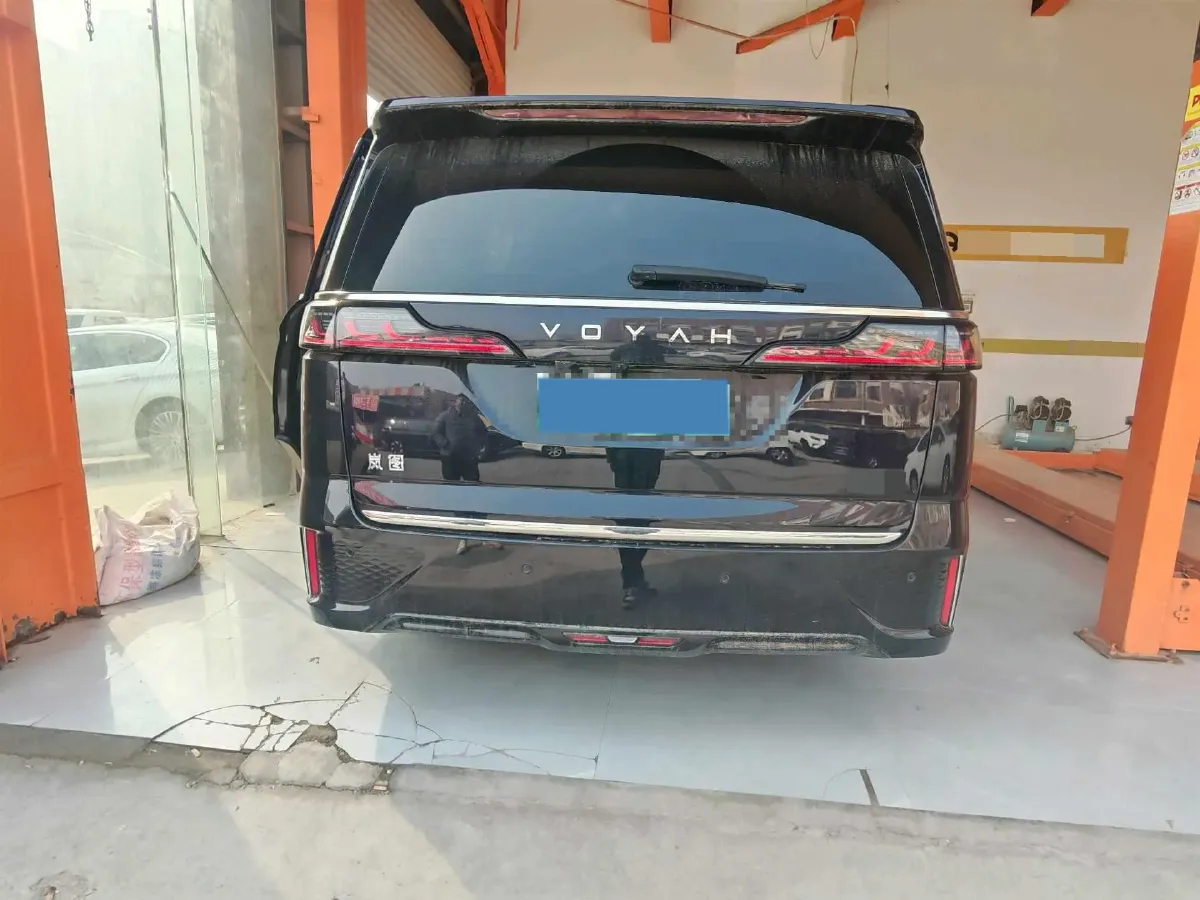 2024 Voyah Dream 1.5T 150HP L4 PHEV 43KWH,autocango,china used car exporter,china ev exporter,chinese used car exporter,chinese used ev exporter