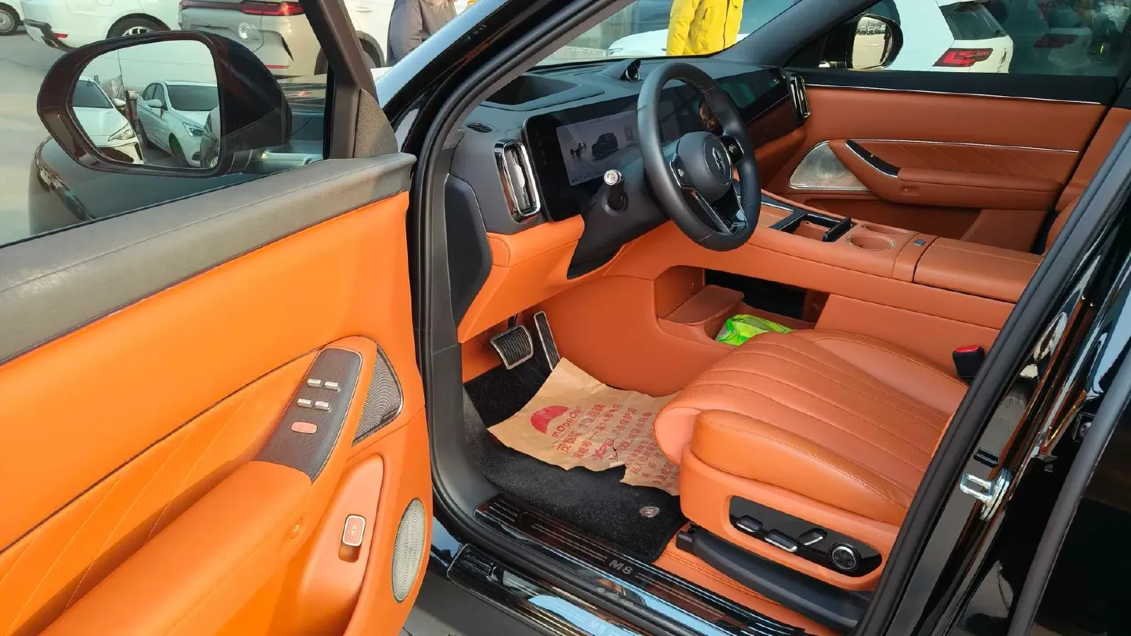 2025 AITO AITO M8 REEV 160HP REEV 53.4KWH,autocango,china used car exporter,china ev exporter,chinese used car exporter,chinese used ev exporter