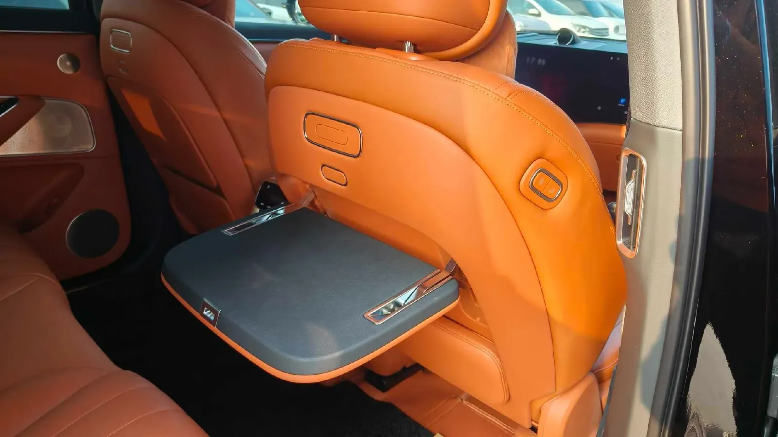 2025 AITO AITO M8 REEV 160HP REEV 53.4KWH,autocango,china used car exporter,china ev exporter,chinese used car exporter,chinese used ev exporter