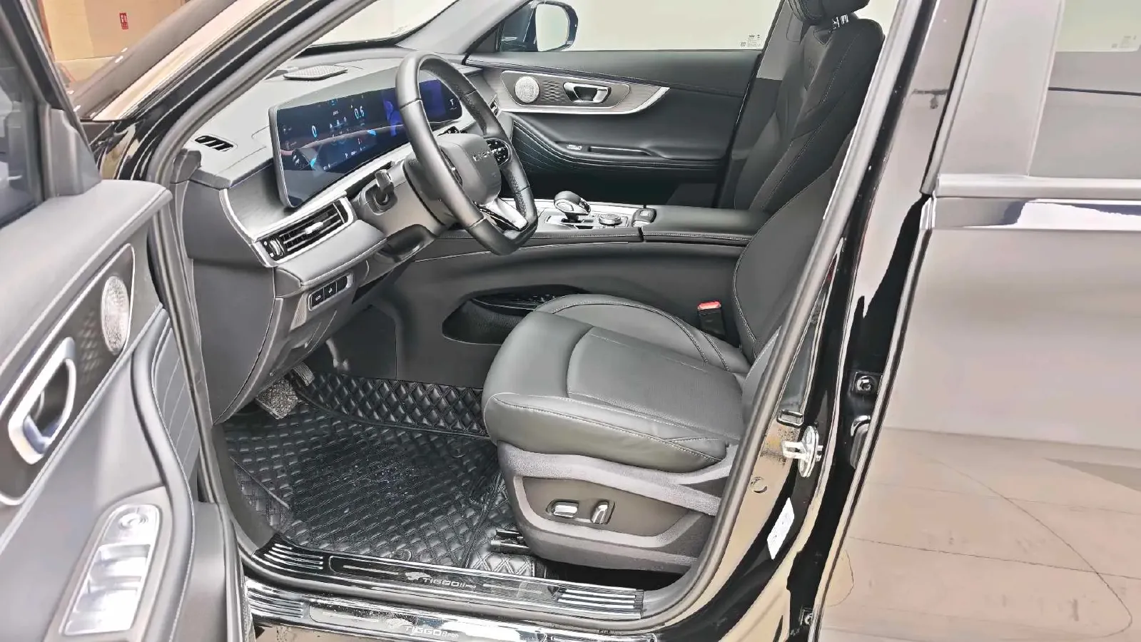 2022 Chery Tiggo 8 PRO 1.6T 197HP L4 7DCT,autocango,china used car exporter,china ev exporter,chinese used car exporter,chinese used ev exporter